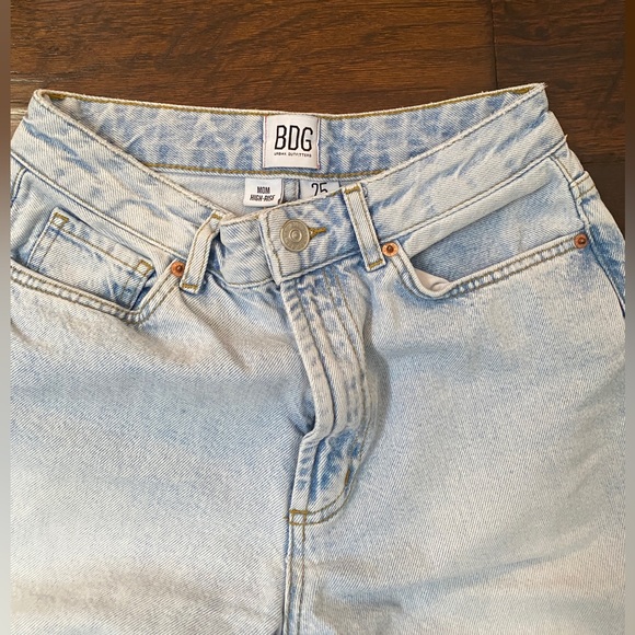 BDG Mom High Rise Jean Size 25 - Picture 2 of 4